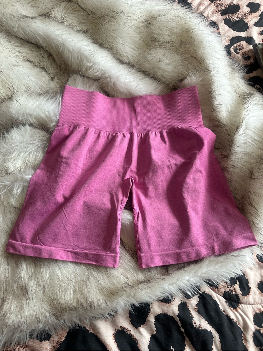 NVGTN Grey Mid Rise Contour Seamless Shorts